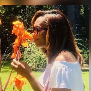 Meet your Posher, Claudia